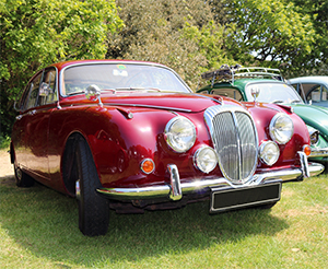 V8 250 Saloon V8 250 Saloon